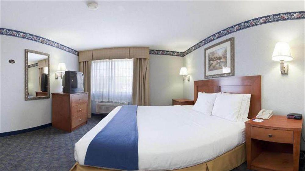 Comfort Inn & Suites Napoleon Εξωτερικό φωτογραφία