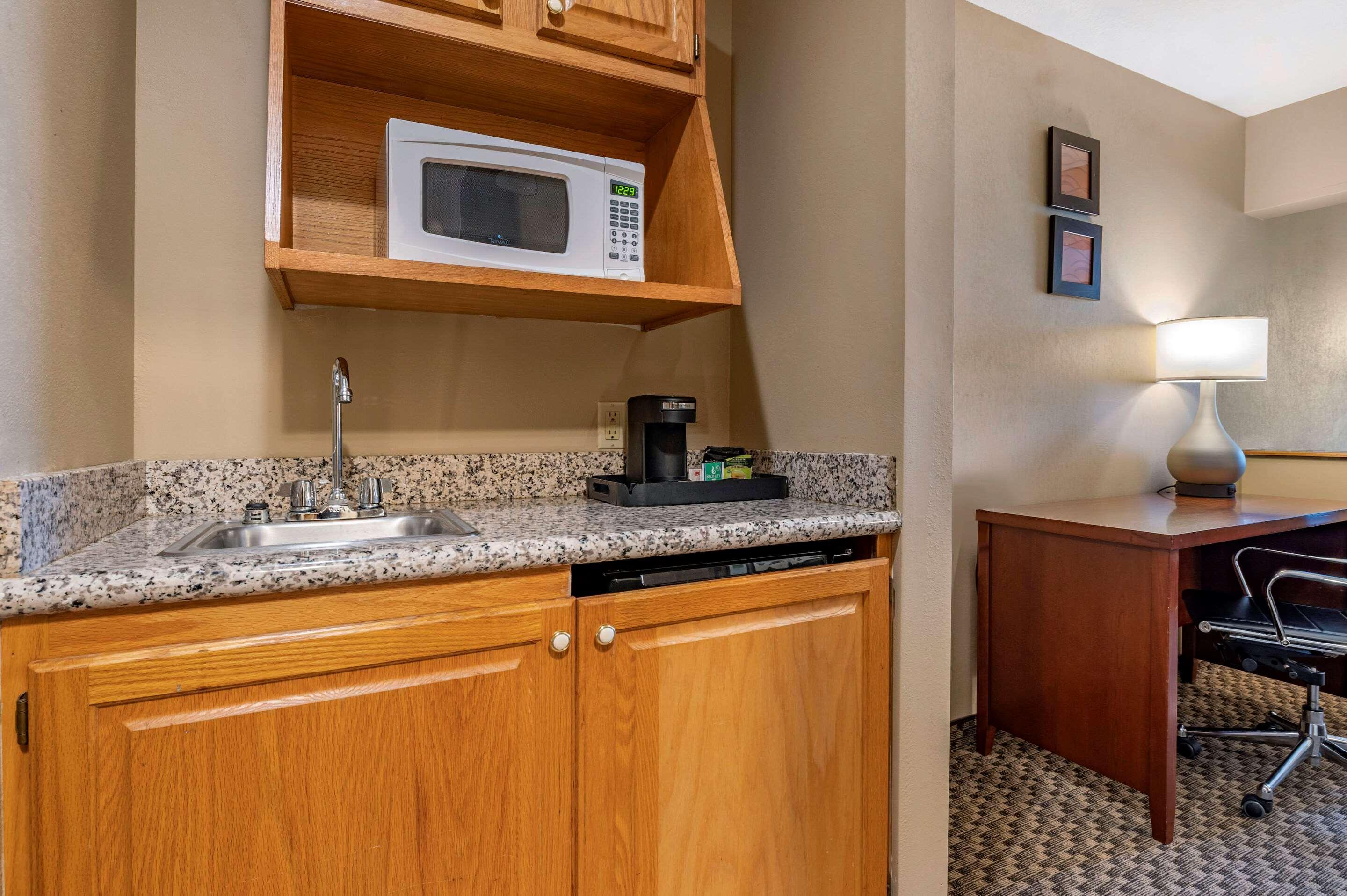 Comfort Inn & Suites Napoleon Εξωτερικό φωτογραφία